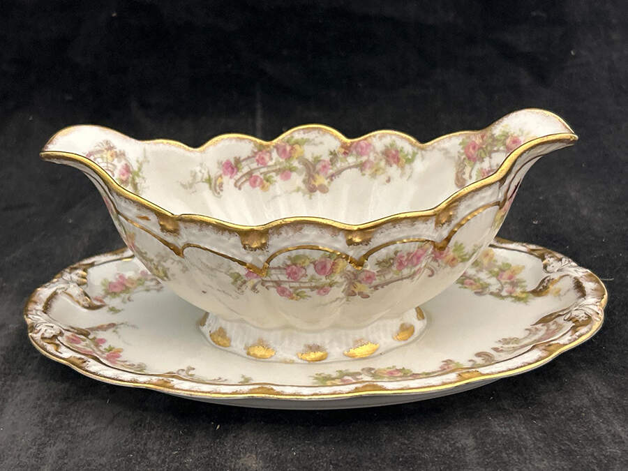Schleiger 475c Gravy Boat with Attached Underplate by Haviland-1