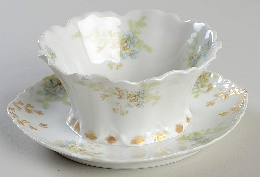 Schleiger 52b Gravy Boat with Attached Underplate by Haviland-1