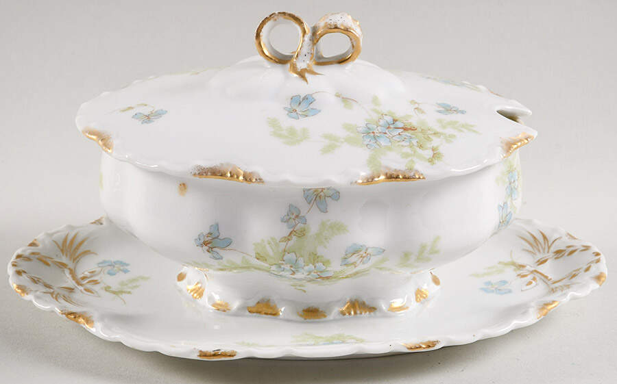 Schleiger 52b Gravy Boat w/Attached Underplate & Lid by Haviland-1