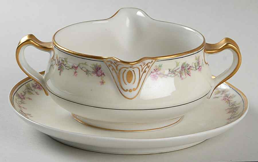 Schleiger 538 Gravy Boat with Attached Underplate by Haviland-1