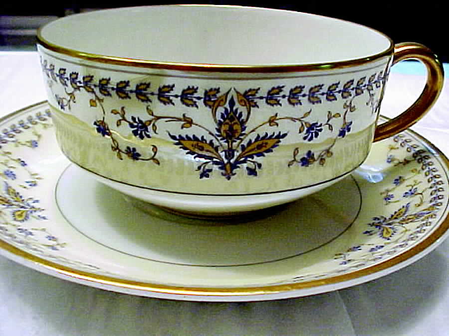 Schleiger 553 Footed Cup & Saucer Set by Haviland-1