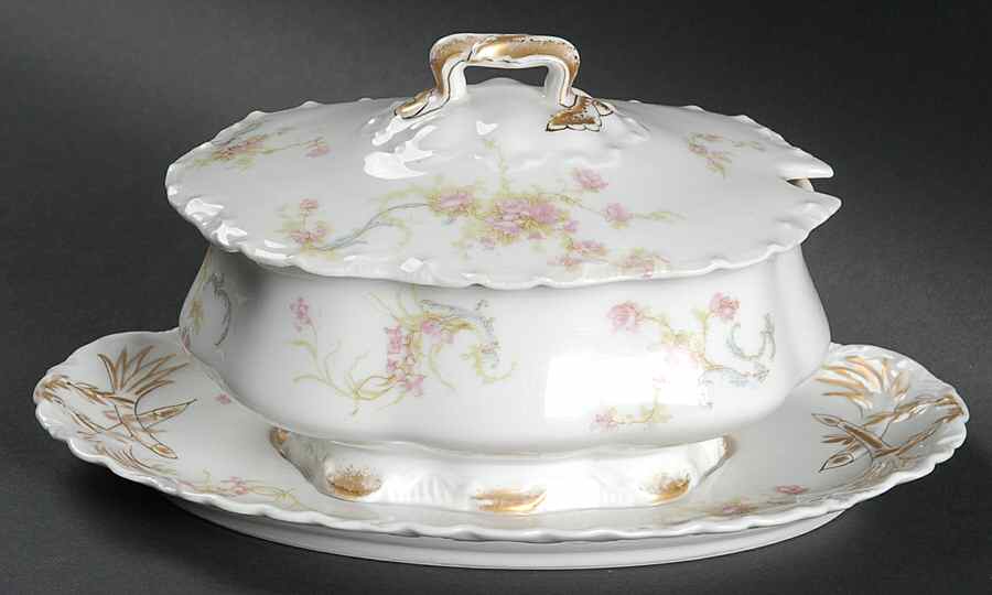 Schleiger 57A Gravy Boat w/Attached Underplate & Lid by Haviland-1