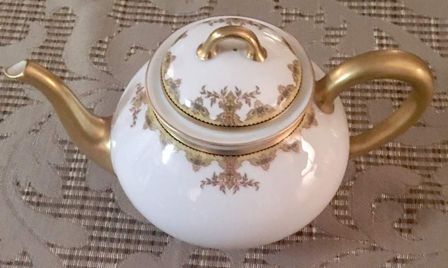 Schleiger 582 Teapot & Lid by Haviland-1