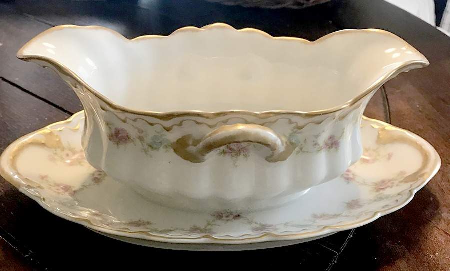 Schleiger 598a Gravy Boat with Attached Underplate by Haviland-1
