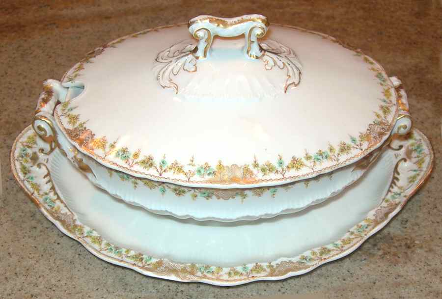 Schleiger 630a Sauce Boat with Attached Underplate by Haviland-1