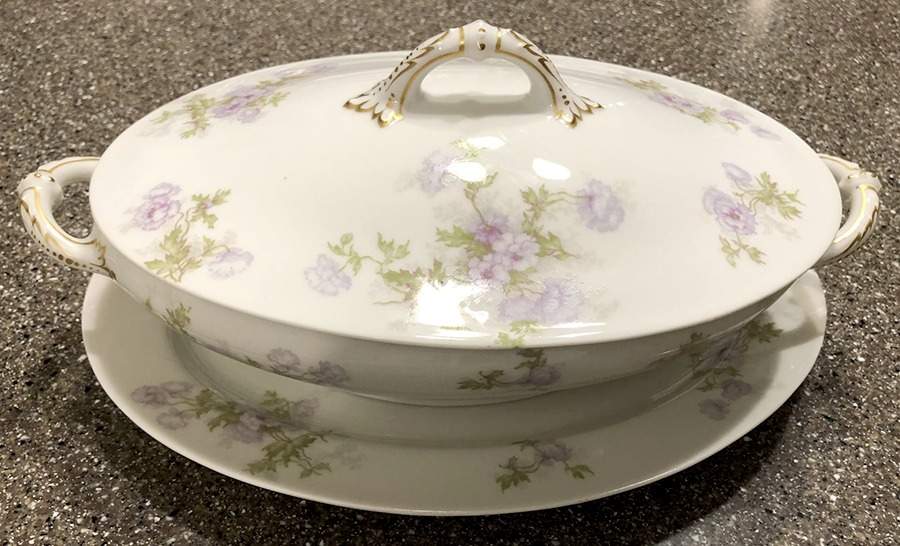 Schleiger 64f Oval Covered Vegetable by Haviland-1