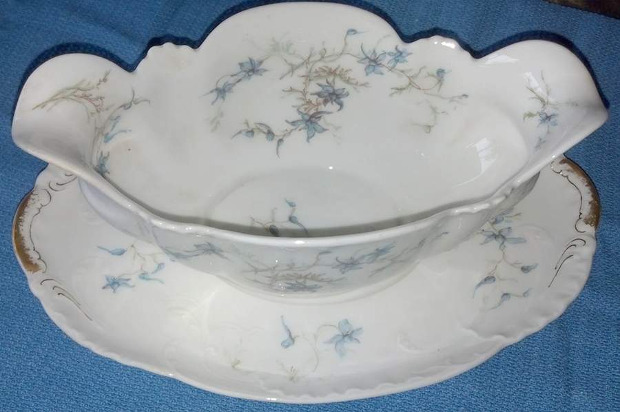 Schleiger 669 Gravy Boat with Attached Underplate by Haviland-1