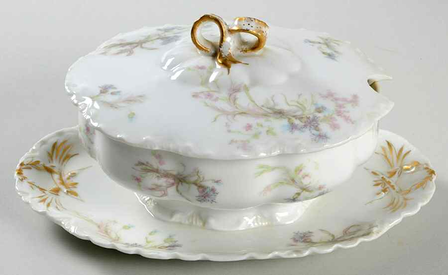 Schleiger 70A Gravy Boat w/Attached Underplate & Lid by Haviland-1