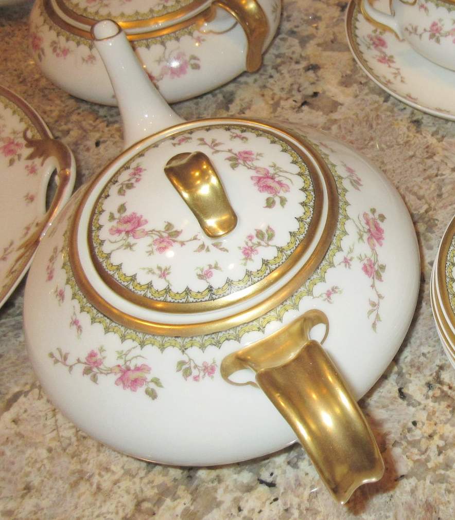 Schleiger 710 Teapot & Lid by Haviland-1