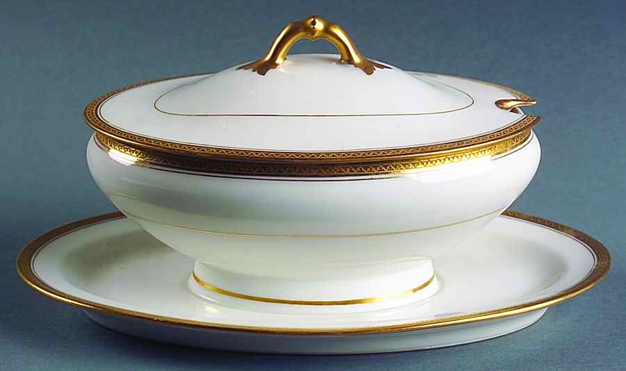 Schleiger 776 Gravy Boat w/Attached Underplate & Lid by Haviland-1