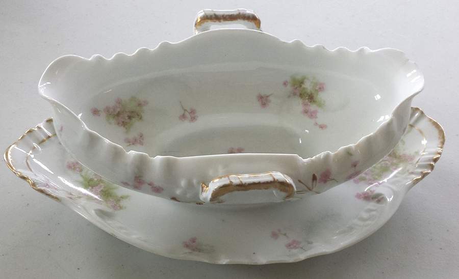 Schleiger 836 Gravy Boat with Attached Underplate by Haviland-1