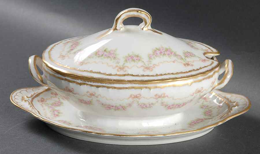Schleiger 842 Gravy Boat w/Attached Underplate & Lid by Haviland-1