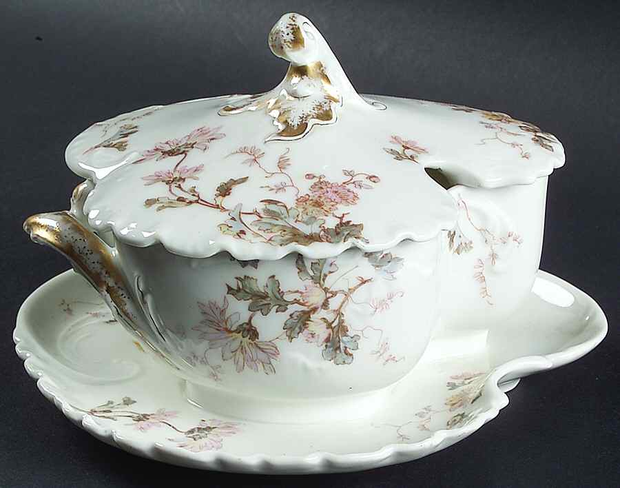 Schleiger 86 Gravy Boat w/Attached Underplate & Lid by Haviland-1