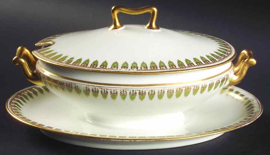 Schleiger 891 Gravy Boat w/Attached Underplate & Lid by Haviland-1