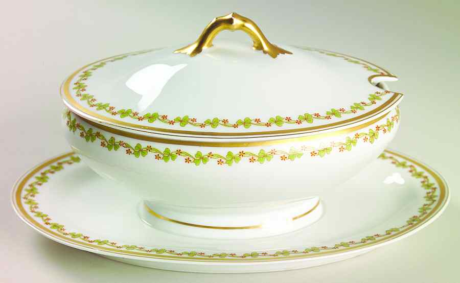 Sonderburg Gravy Boat w/Attached Underplate & Lid by Haviland-1