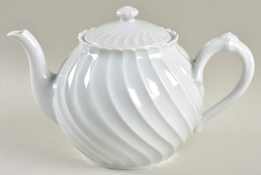 Torse White (Newer, Post 1950) Teapot & Lid by Haviland-1