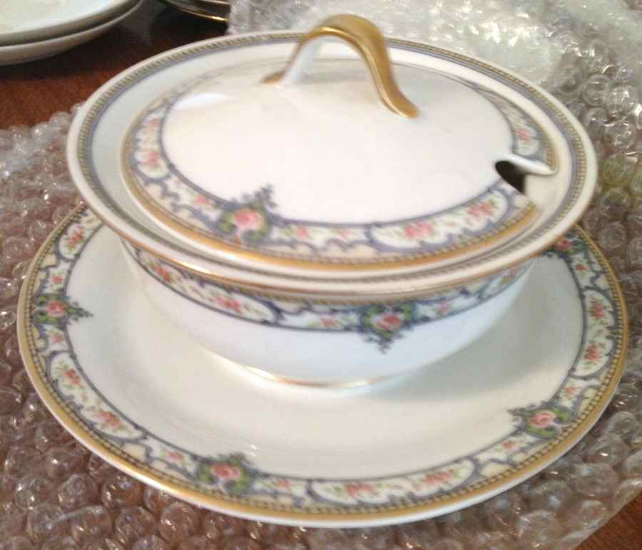 Troy (France) Gravy Boat w/Attached Underplate & Lid by Haviland-1