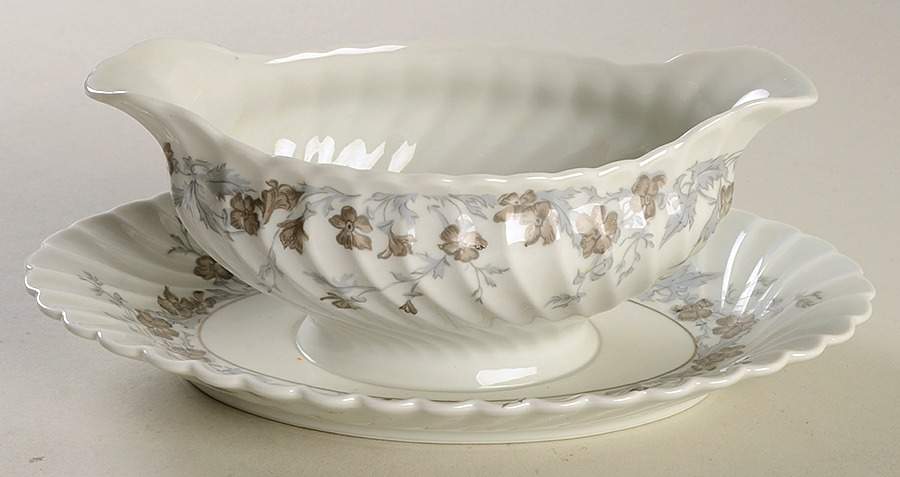 Valmont Gravy Boat with Attached Underplate by Haviland-1