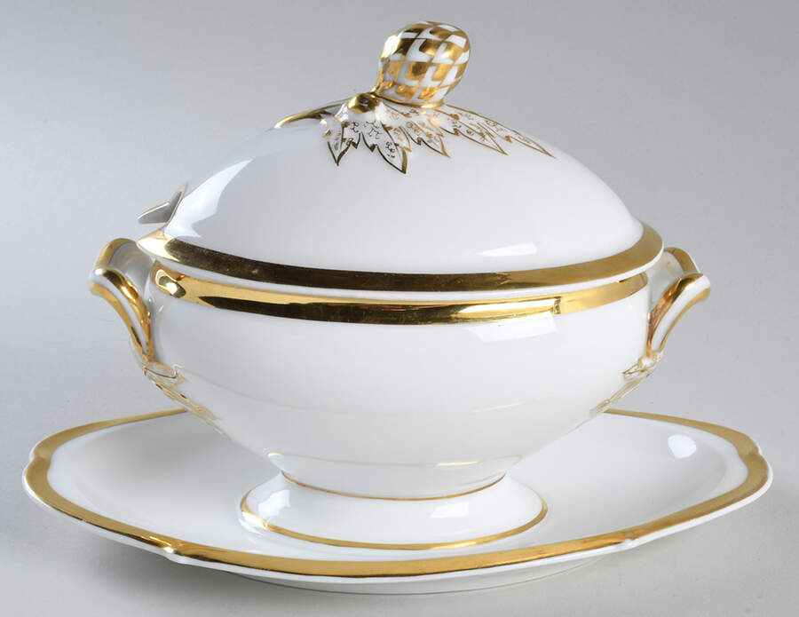 Wedding Ring Gravy Boat w/Attached Underplate & Lid by Haviland-1