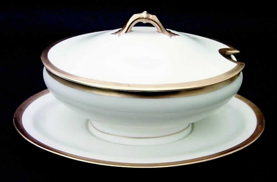 Wedding Ring Gravy Boat w/Attached Underplate & Lid by Haviland-1