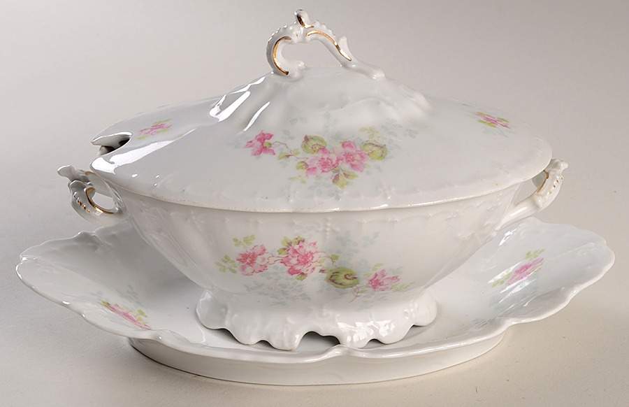 9374 Gravy Boat & Lid w/Underplate by Habsburg-1