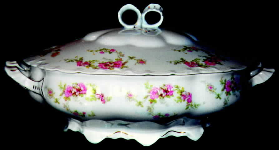HAB26 Round Covered Vegetable by Habsburg-1