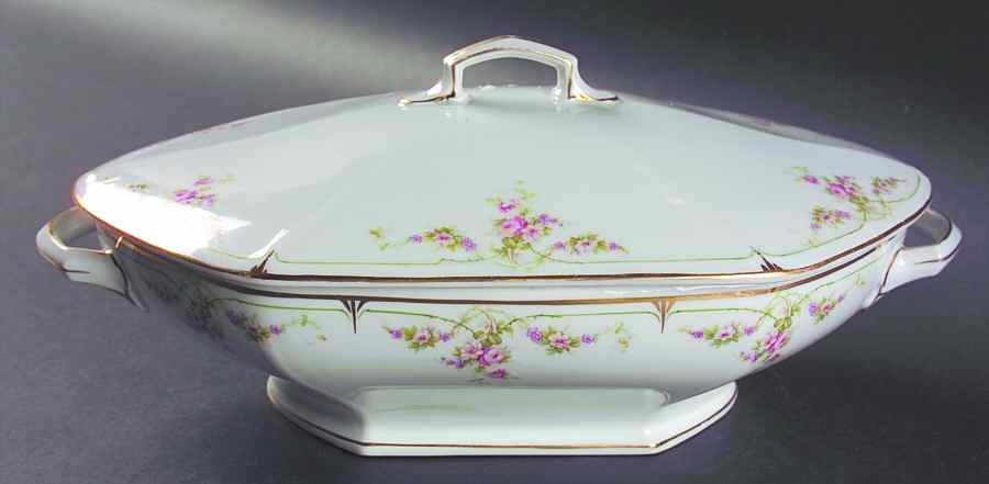 Juliette Oval Covered Vegetable by Habsburg-1