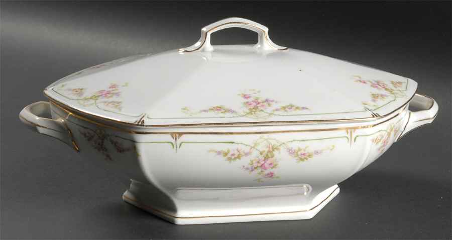 Juliette Oval Covered Vegetable by Habsburg-1