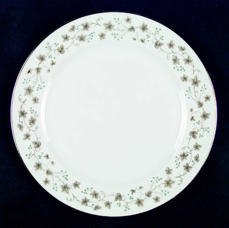 Ivy Ring Dinner Plate by Halsey-1
