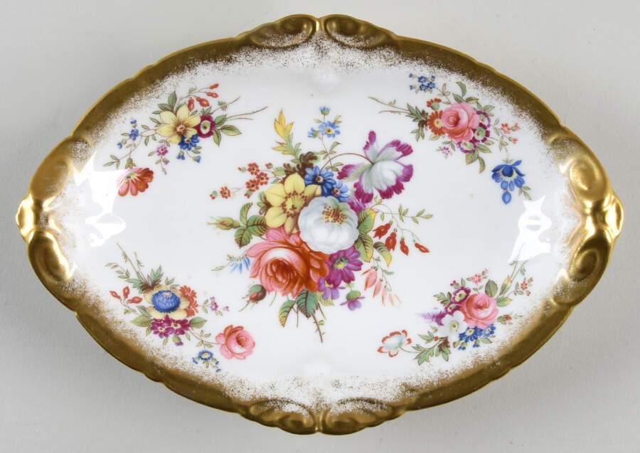 Lady Patricia (Scalloped, Embossed) Relish by Hammersley-1