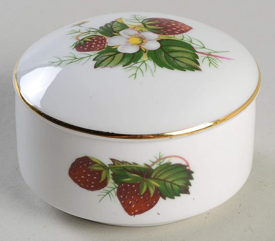 Strawberry Ripe (Small Scallops On Edge) Trinket Box with Lid by Hammersley-1