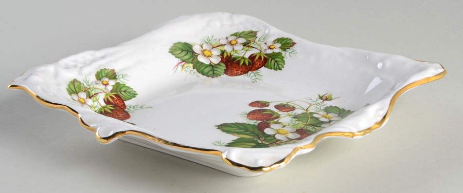 Strawberry Ripe (Small Scallops On Edge) Bon Bon by Hammersley-1