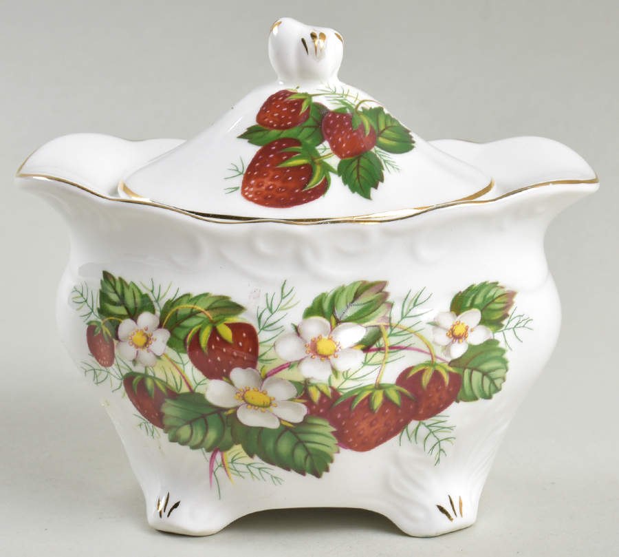 Strawberry Ripe (Small Scallops On Edge) Sugar Bowl & Lid by Hammersley-1