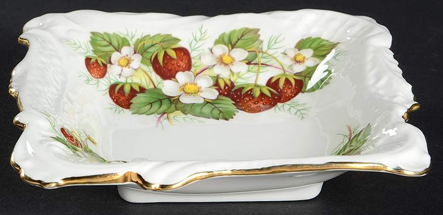Strawberry Ripe (Small Scallops On Edge) 5" Square Sweet Meat by Hammersley-1