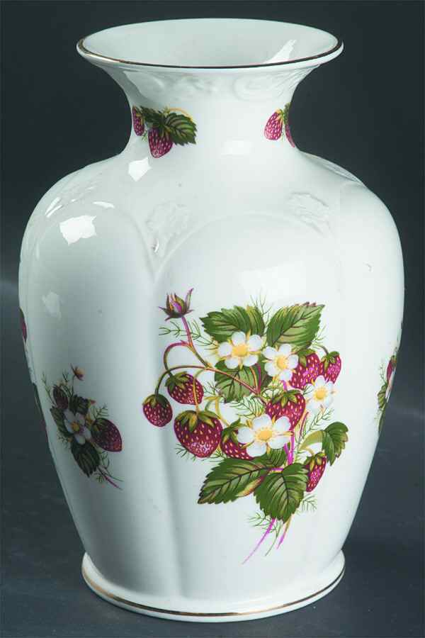 Strawberry Ripe (Small Scallops On Edge) 8" Vase by Hammersley-1
