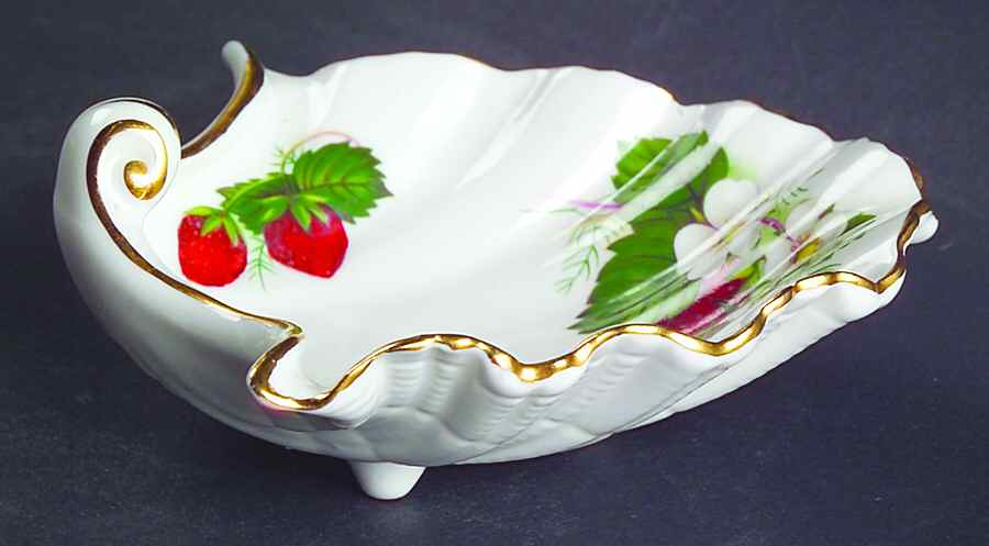 Strawberry Ripe (Small Scallops On Edge) Small Shell Shaped Dish by Hammersley-1