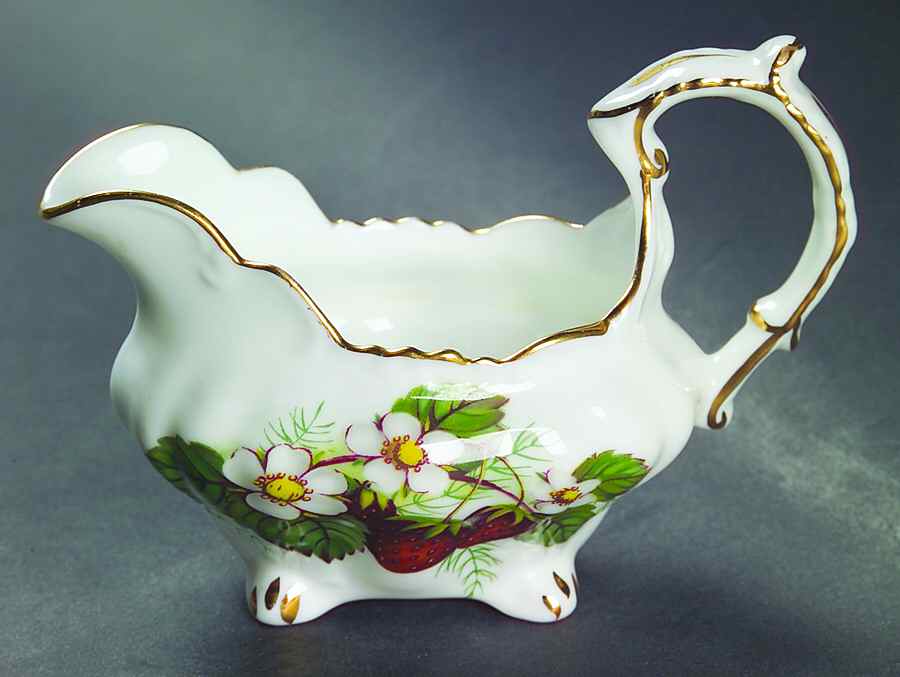 Strawberry Ripe (Small Scallops On Edge) Mini Creamer by Hammersley-1