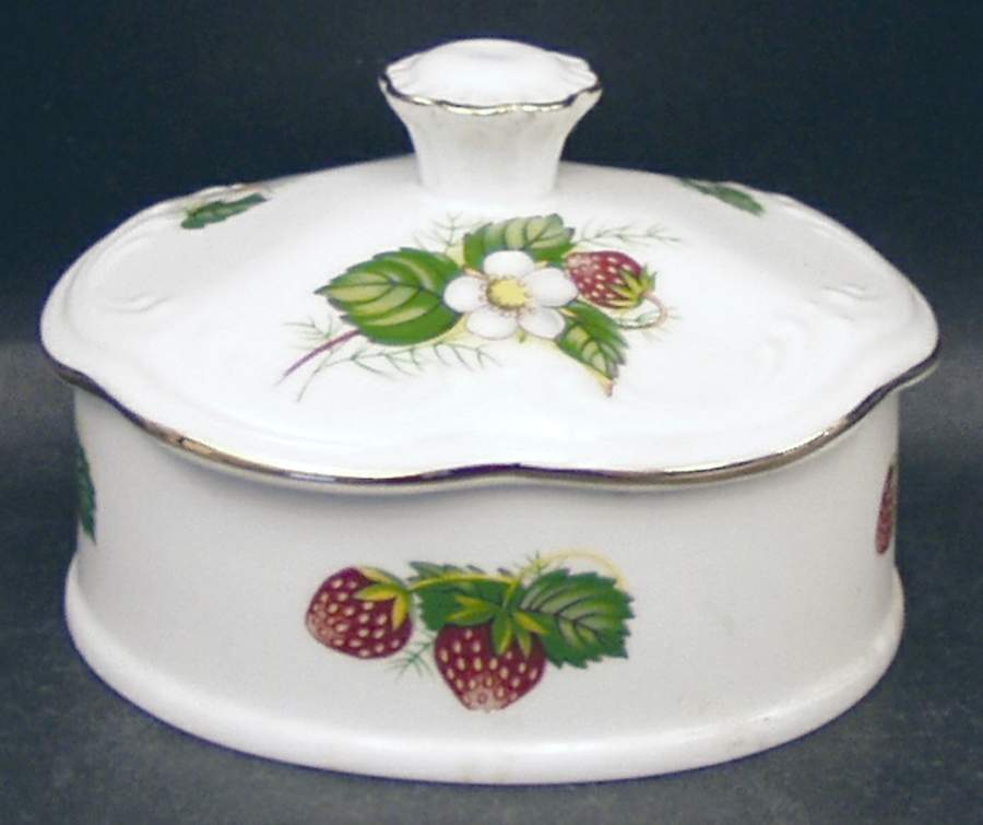 Strawberry Ripe (Small Scallops On Edge) Trinket Box with Lid by Hammersley-1