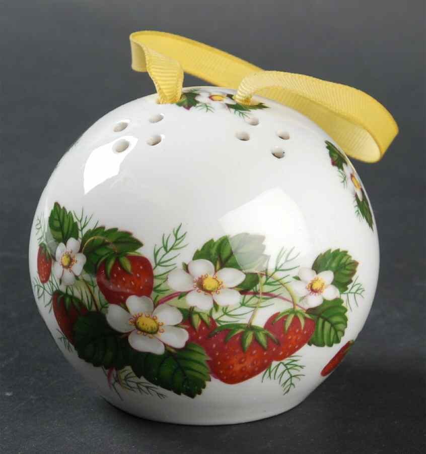 Strawberry Ripe (Small Scallops On Edge) Pommander by Hammersley-1