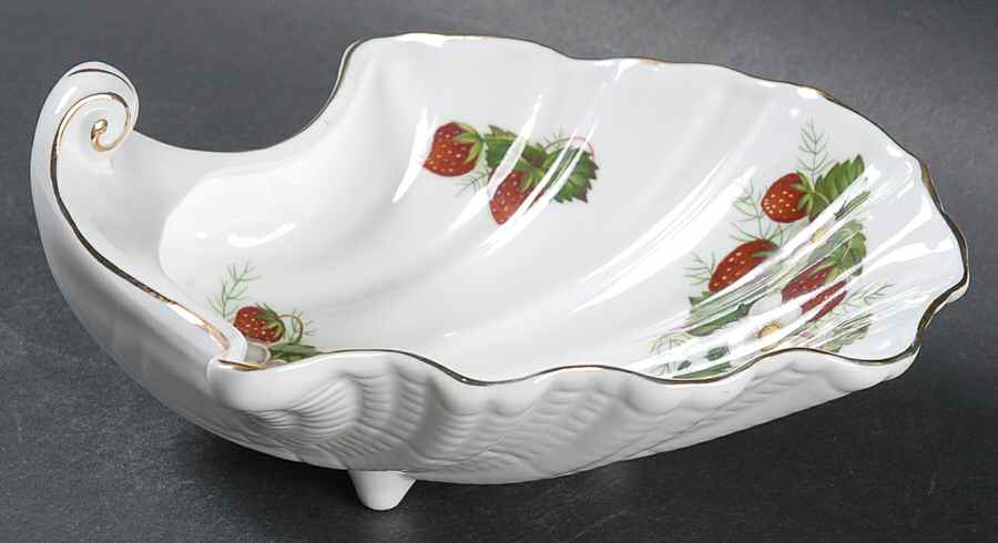 Strawberry Ripe (Small Scallops On Edge) 6" Shell Shaped Dish by Hammersley-1
