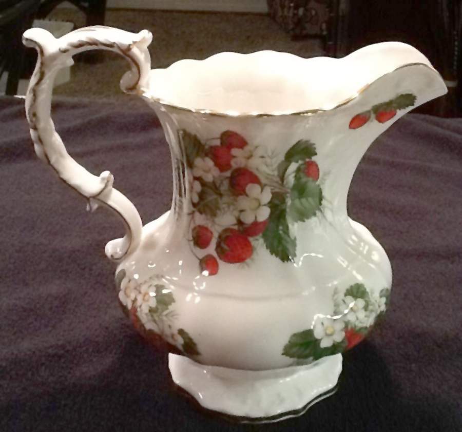 Strawberry Ripe (Small Scallops On Edge) 36 Oz Pitcher by Hammersley-1