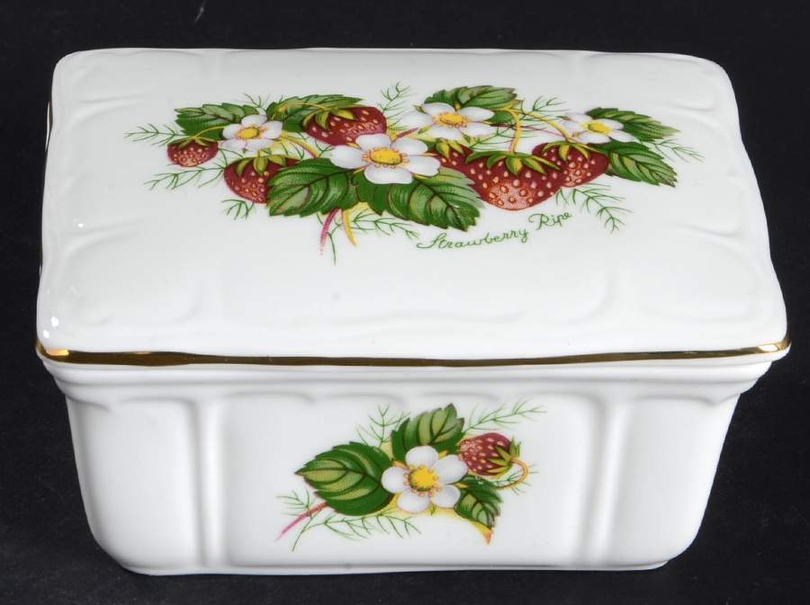 Strawberry Ripe (Small Scallops On Edge) Rectangular Box with Lid by Hammersley-1