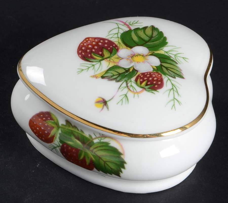 Strawberry Ripe (Small Scallops On Edge) Small Heart Shape Box & Lid by Hammersley-1