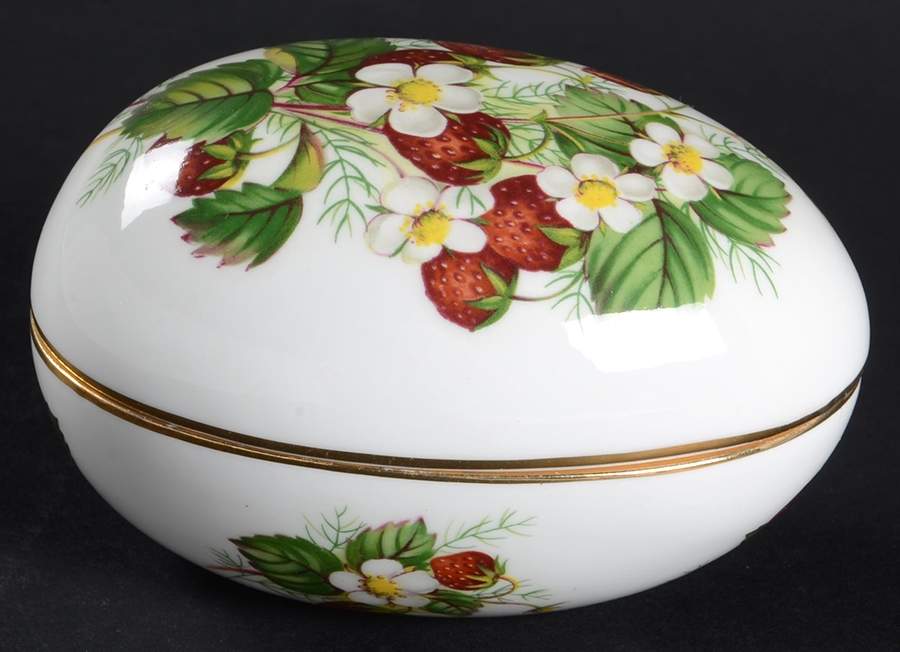 Strawberry Ripe (Small Scallops On Edge) Large Egg Box & Lid by Hammersley-1