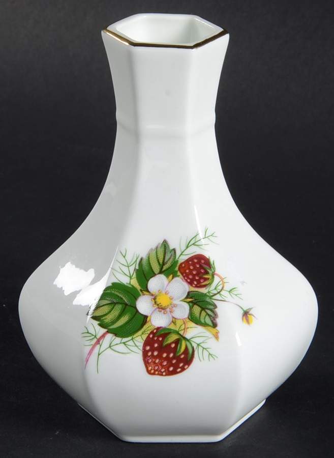 Strawberry Ripe (Small Scallops On Edge) 4" Vase by Hammersley-1