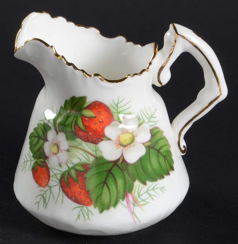 Strawberry Ripe (Small Scallops On Edge) Individual Creamer by Hammersley-1