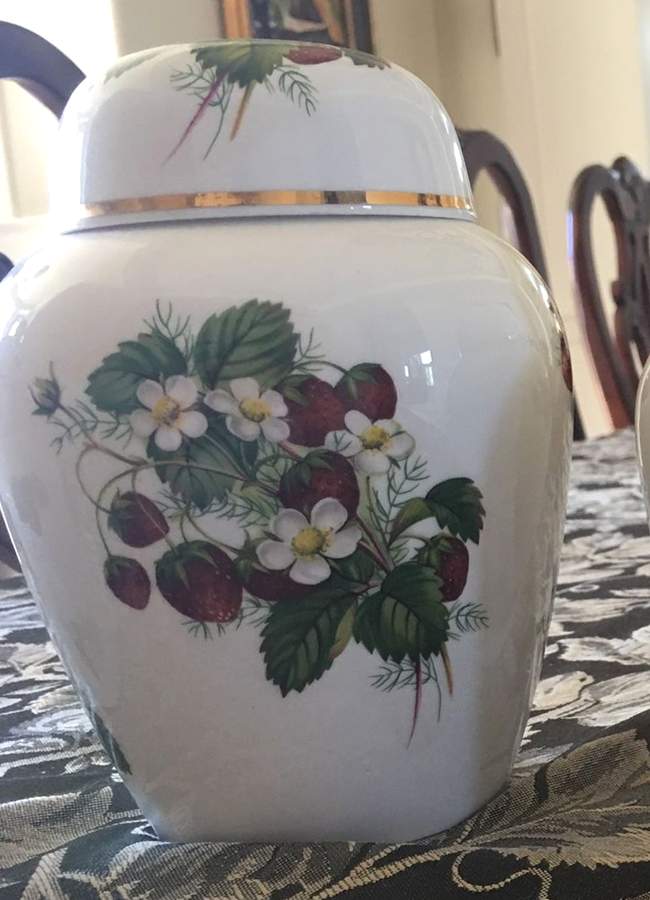 Strawberry Ripe (Small Scallops On Edge) Large Ginger Jar & Lid by Hammersley-1