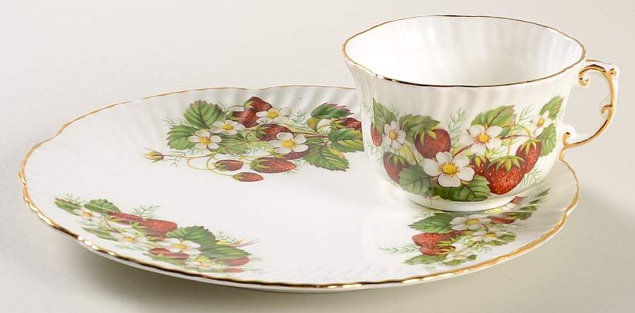 Strawberry Ripe (Small Scallops On Edge) Snack Plate & Cup Set by Hammersley-1