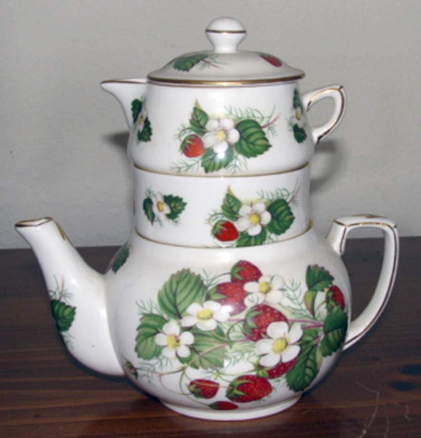 Strawberry Ripe (Small Scallops On Edge) Mini Teapot Stacking Set (Creamer, Sugar) by Hammersley-1