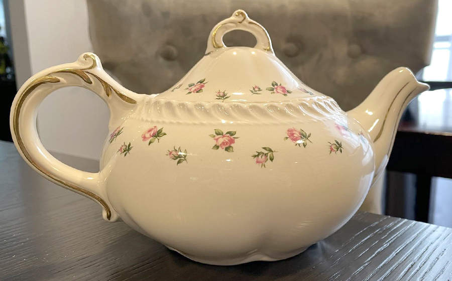 HAR15 Teapot & Lid by Harker-1
